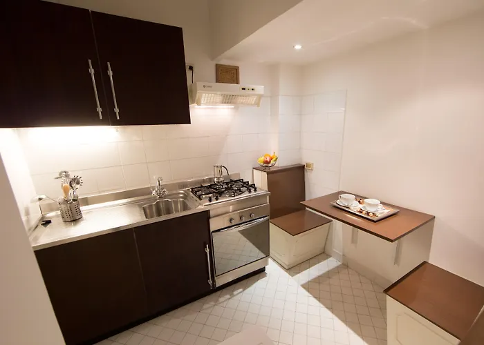 Aparthotel Babuino 79 4*